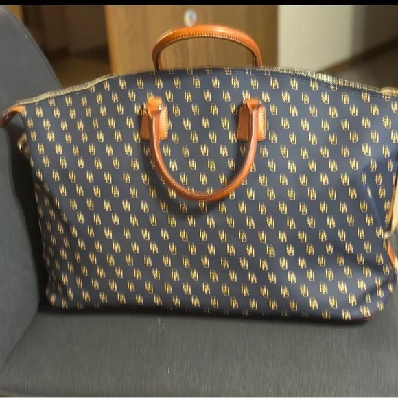 EUC Dooney and Bourke Navy Gretta Weekender Bag - Picture 1 of 13